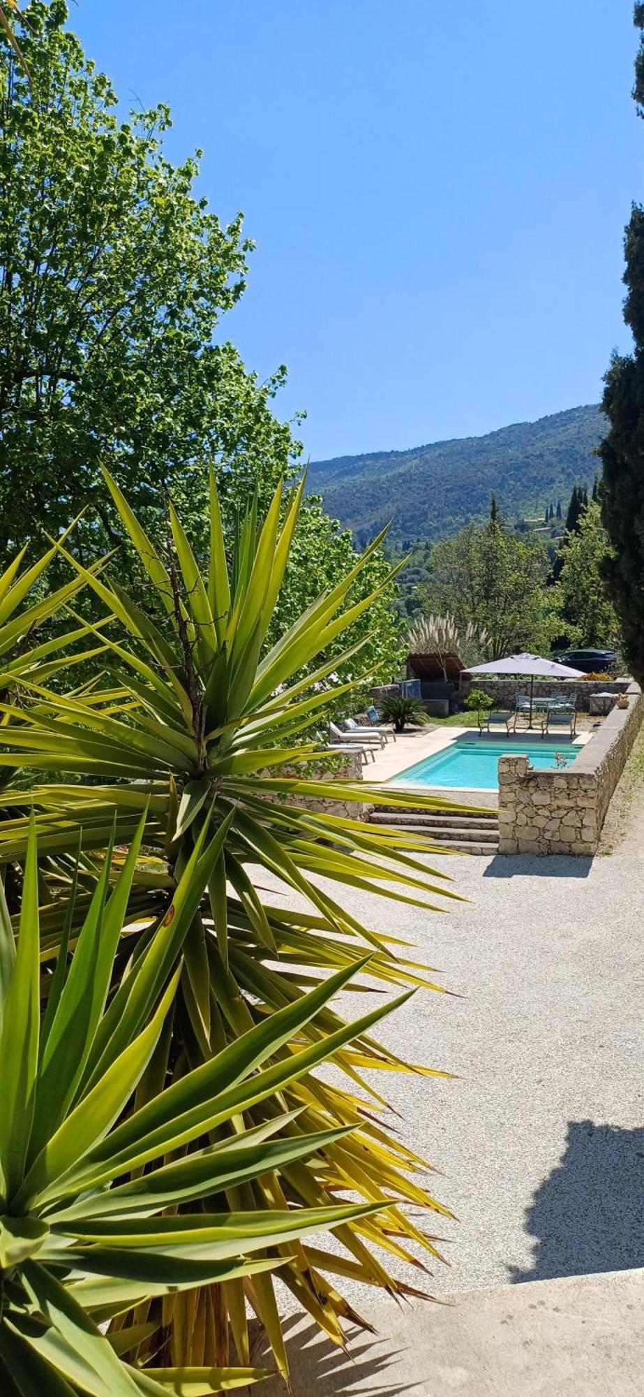 Le Domaine De La Feuilleraie Panzió Coaraze Kültér fotó