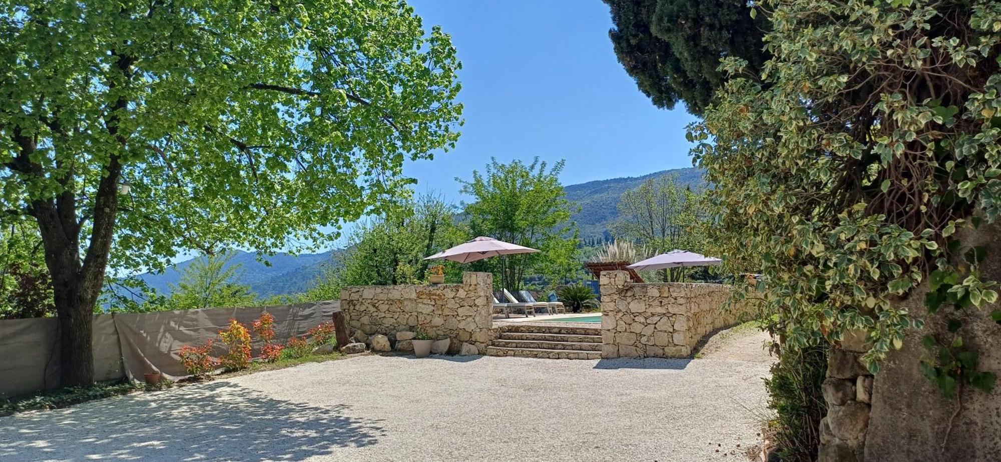 Le Domaine De La Feuilleraie Panzió Coaraze Kültér fotó